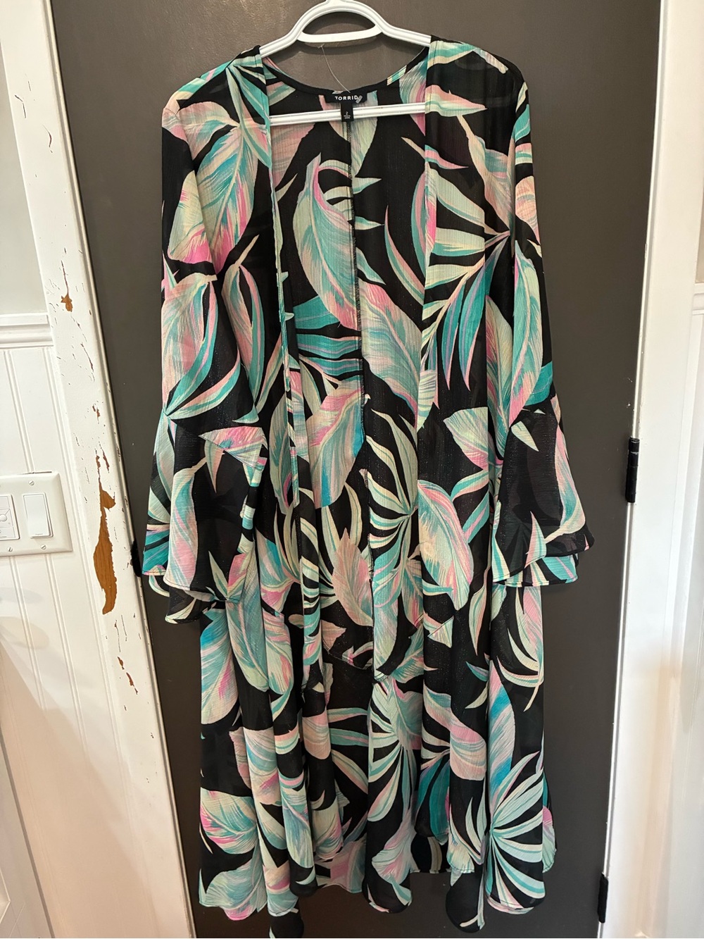 Torrid Black, turquoise, pink and cream Pastel Leaf Print long kimono